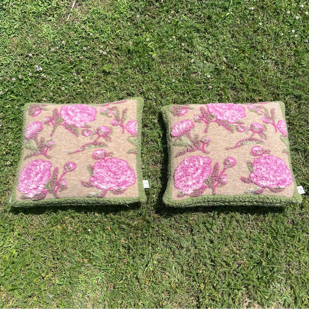 FRATI Italian Home Collection Set of 2 Boiled Wool Pillow Floral Design